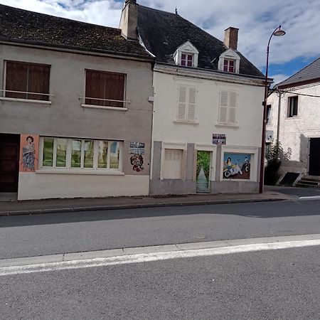 Appartement Le Labyrinthe Du Peintre Bransat Exterior foto